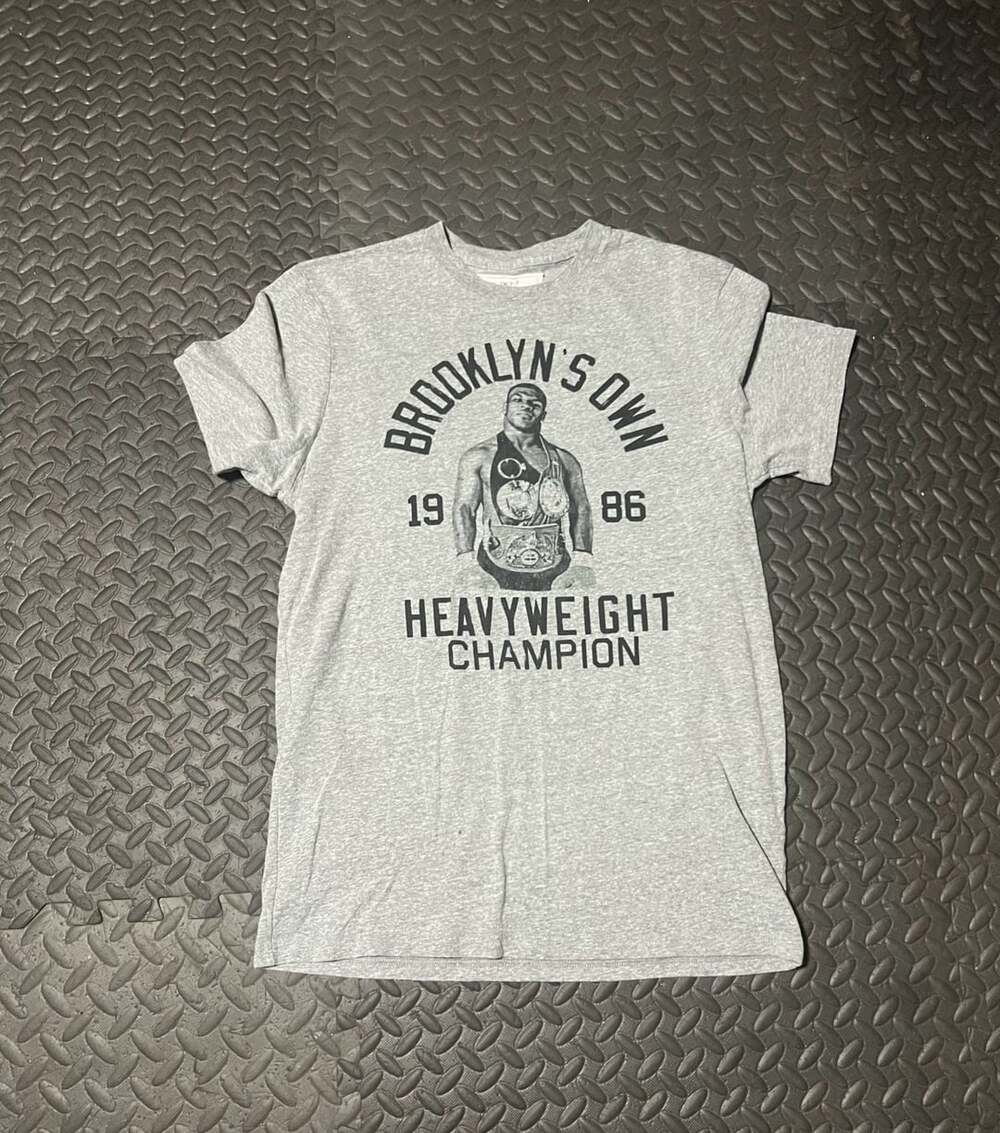 Under Armour Roots Of Fight Mike Tyson Size Small Gray T-Shirt